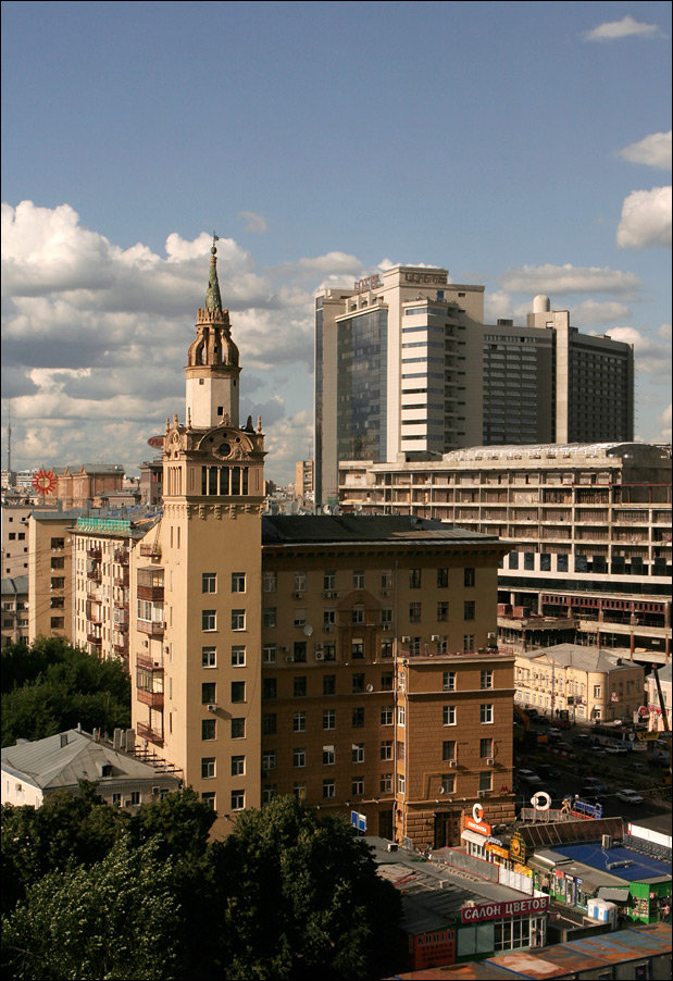 Дом на Смоленской площади : Москва